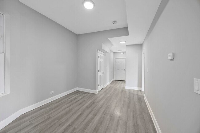 Building Photo - 6522 S Ellis Ave