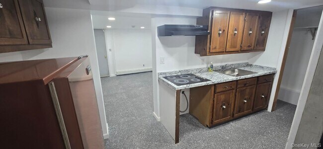 Building Photo - 51 Peconic St