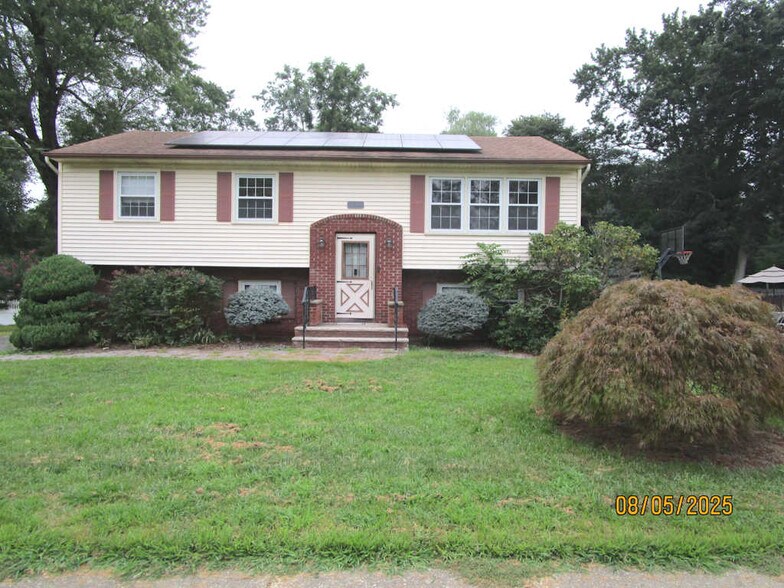 Building Photo - 36 Andover Rd
