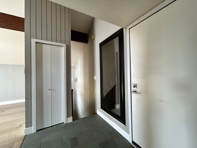 Building Photo - 2 Bedroom Mountain Home with Loft and Spec...