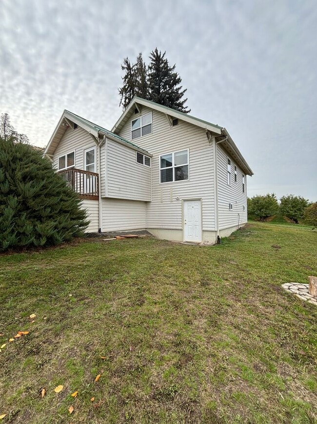 Building Photo - Beautiful views of Mt. Hood!
