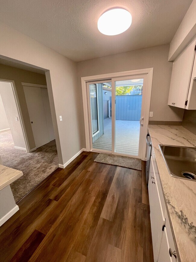 Building Photo - 204 Rockwood Dr