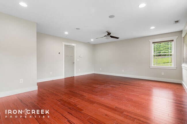 Building Photo - Beautiful Contemporary Home North of Downt...