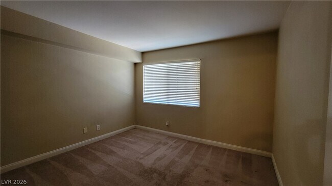 Building Photo - 2750 S Durango Dr
