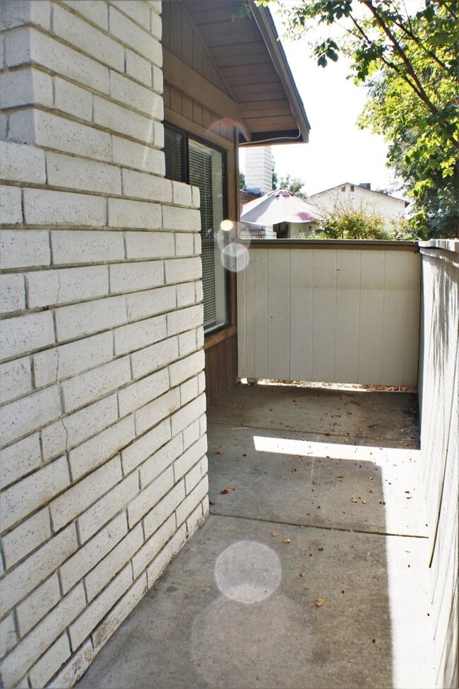 Building Photo - 6808 N Half Moon Dr