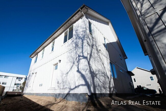 Building Photo - 3645 Verde Dr