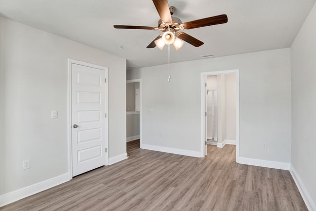 Building Photo - New Townhome near UWF and Nine Mile Rd