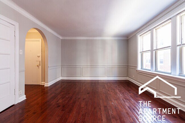 Building Photo - 542 W Surf St