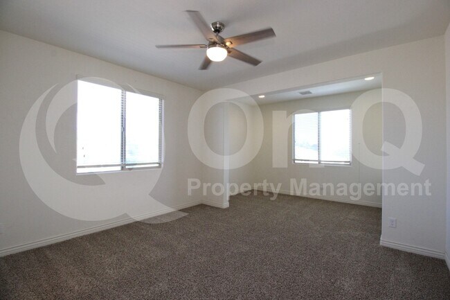 Building Photo - 4247 E Comstock Dr