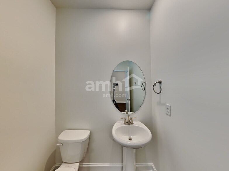 Building Photo - 572 Rivermist Dr