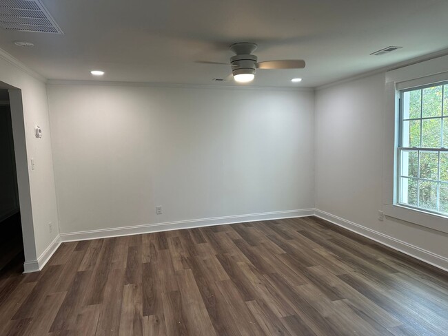 Building Photo - Recently Renovated 2-Bedroom Home in Hende...