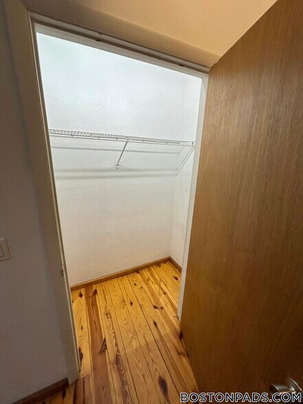 Building Photo - 600 Columbia Rd