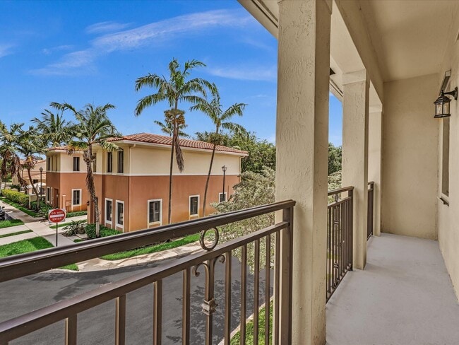 Building Photo - 2414 Venetian Way