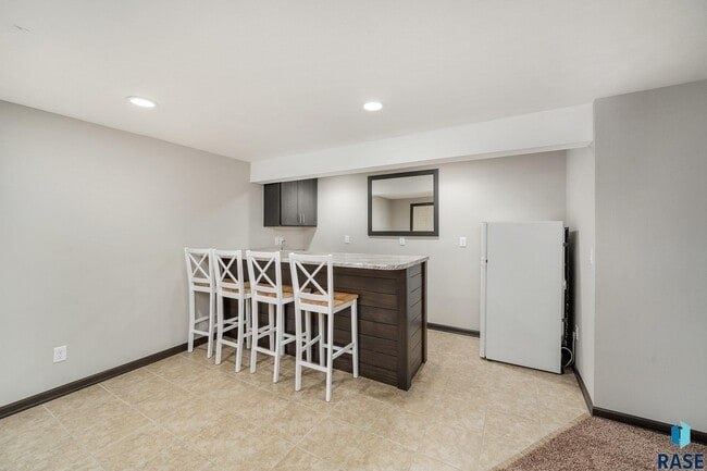 Building Photo - 2412 S Sheffield Cir