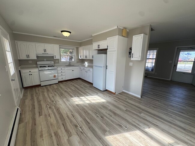 Building Photo - 2215 Saratoga Ave