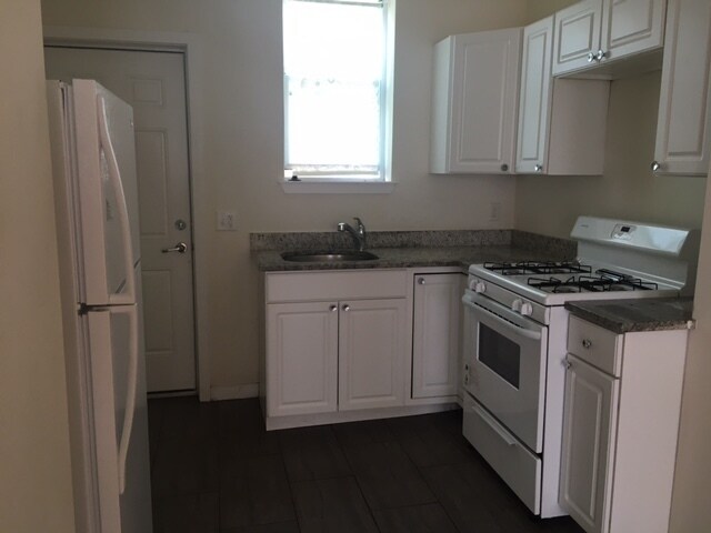 Building Photo - 2 BED 1 BATH house in South Philly!
