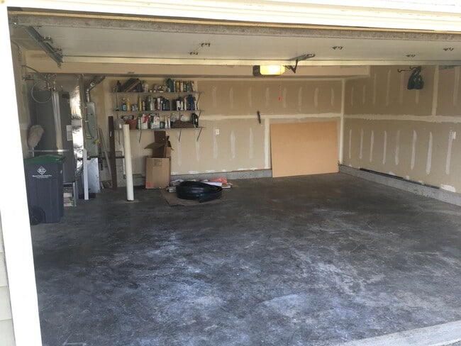 Building Photo - ***PENDING APPLICATION*** 2 Story Pet Friendly Contemporary 3 Bed Home w/ Views, Yard Service Inc...