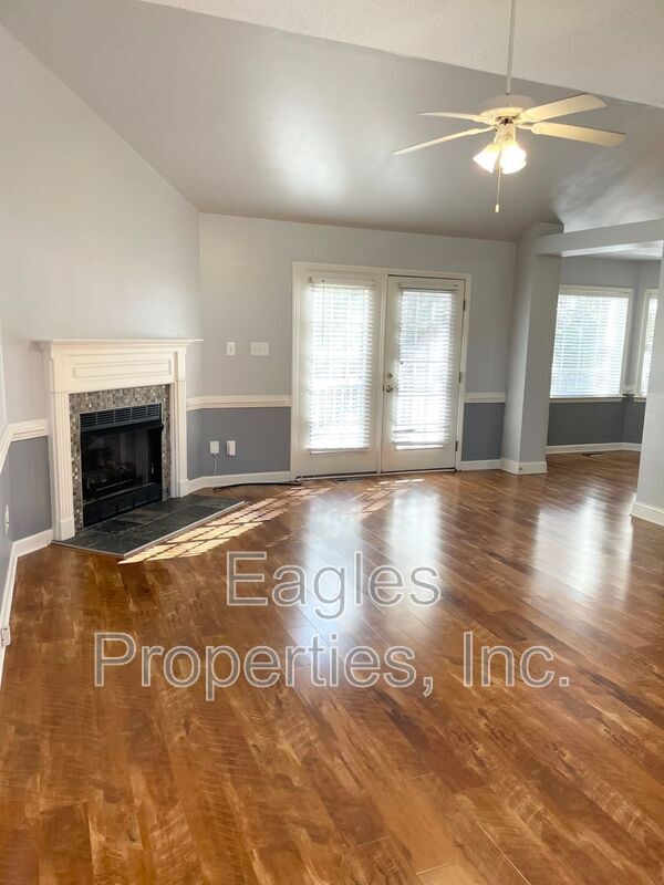 Building Photo - 202 Adler Ln