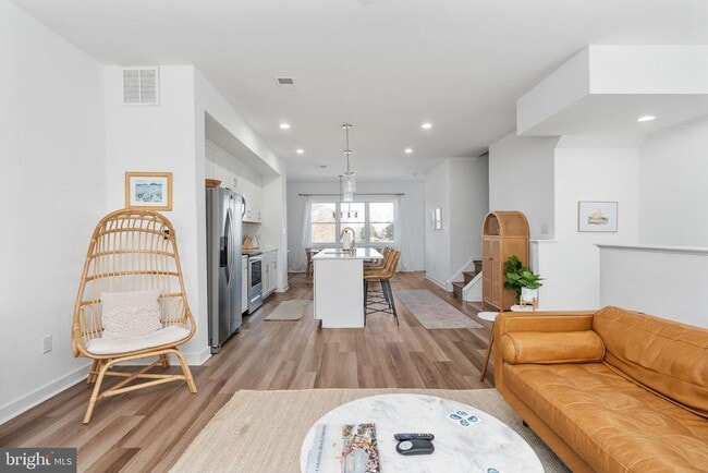 Building Photo - 308 Douglas Ave