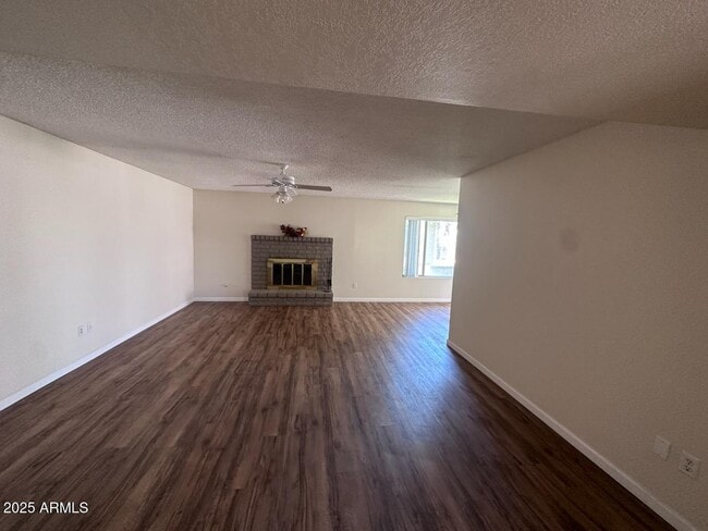 Building Photo - 4501 E Juniper Ave