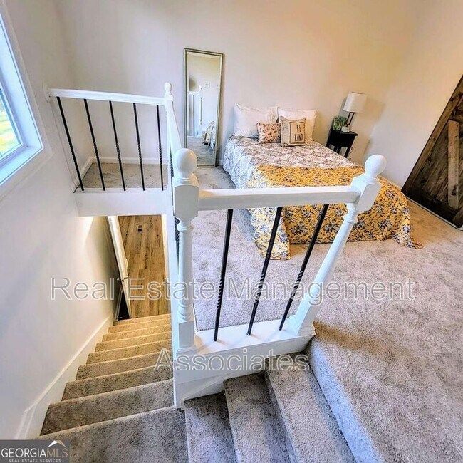 Building Photo - 208 Dobbins Mill Rd