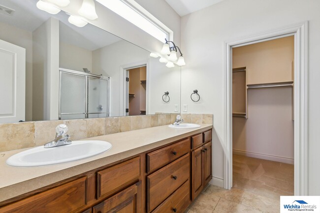 Building Photo - 11602-11604 Summerfield