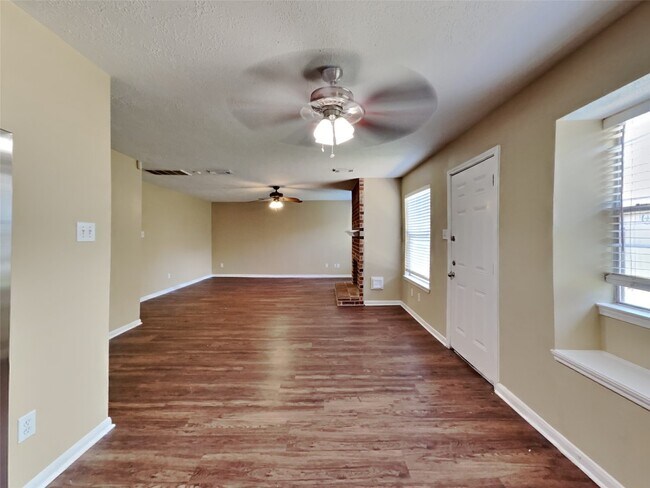 Building Photo - 31306 Perlican Dr