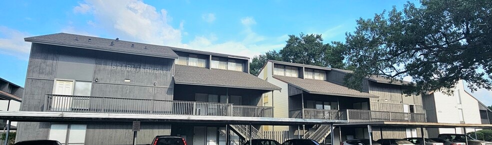 Building Photo - The Establishment Apartments