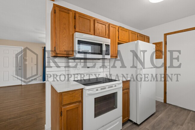 Building Photo - 2803 S Glenn Ave