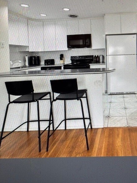 Building Photo - 50 Green St