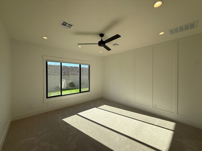 Building Photo - Gorgeous 5 bed 3.5 bath in Desert Canyons