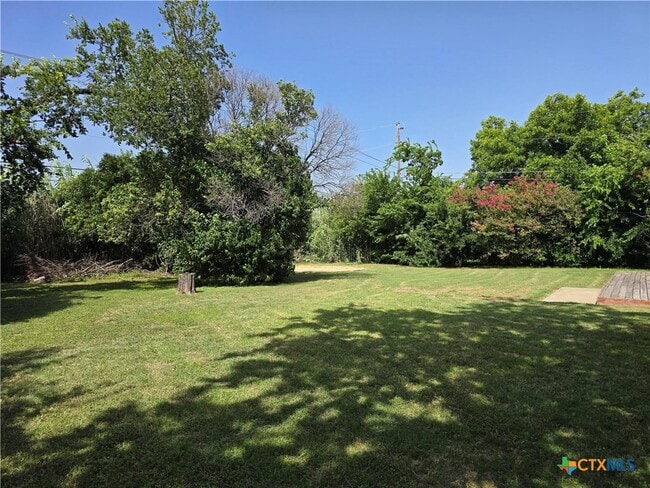 Building Photo - 205 E Cherokee Dr