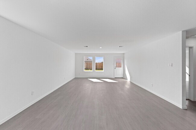 Building Photo - Cozy Living in Baytown