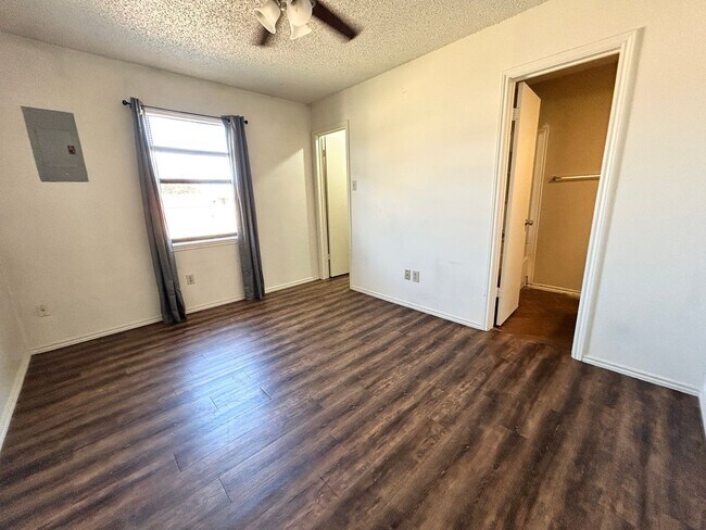 Building Photo - 4606 Erskine St