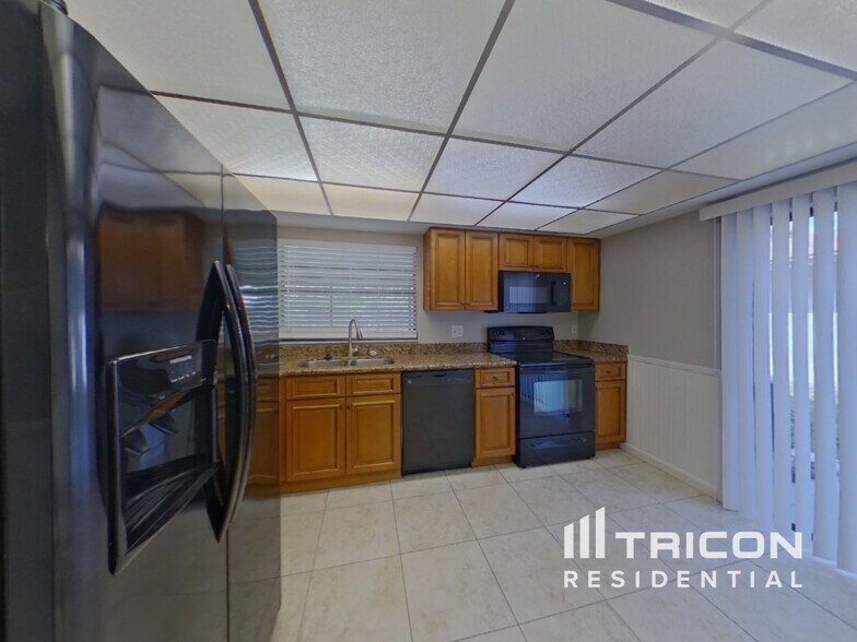 Building Photo - 4715 Grove Point Dr