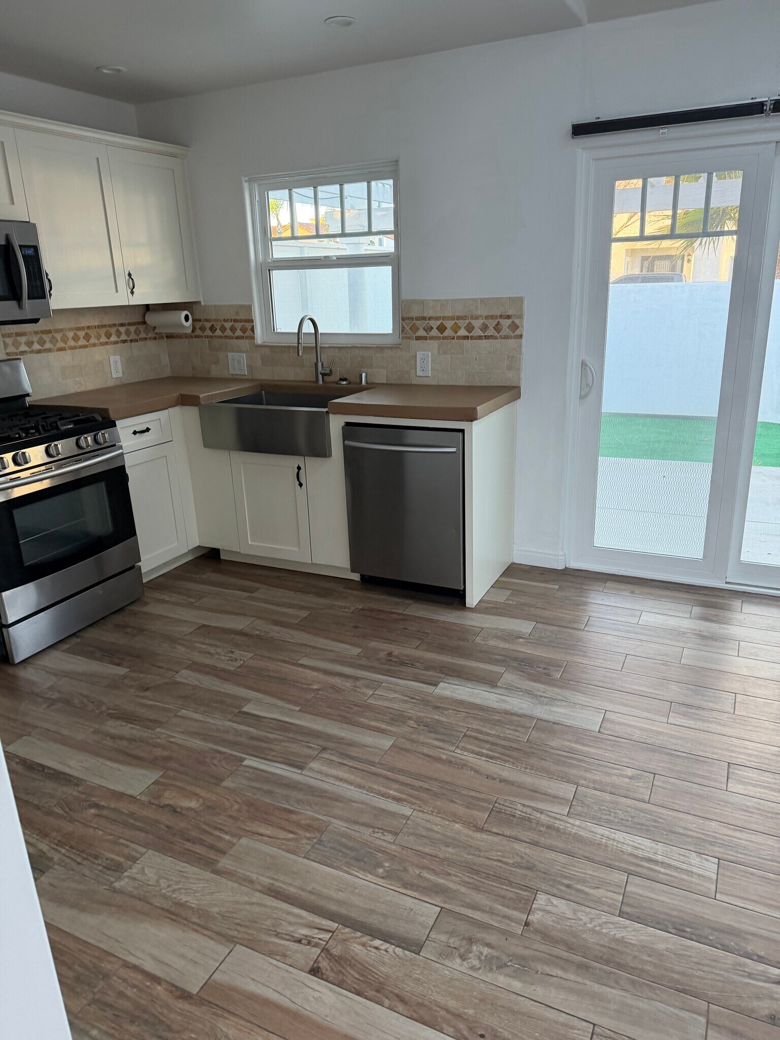 Building Photo - 404 Indianapolis Ave