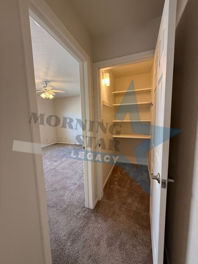 Building Photo - Roadrunner area! LOVELY two bedroom home.