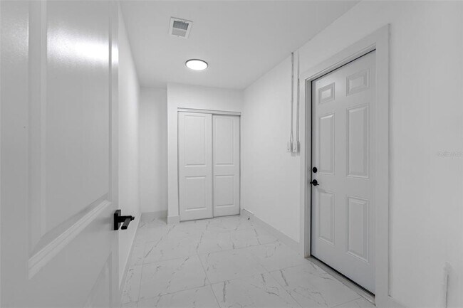 Building Photo - 475 115th Ave