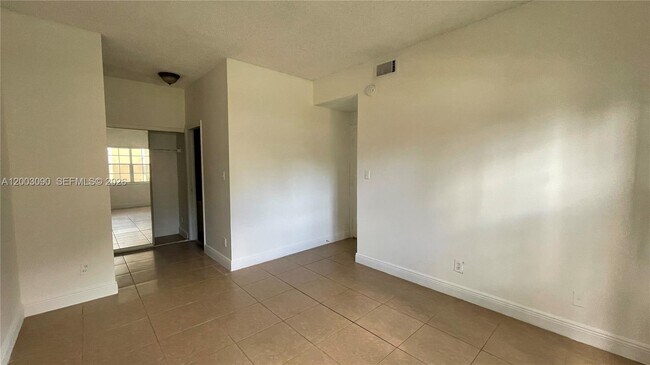Building Photo - 661 Cypress Lake Blvd