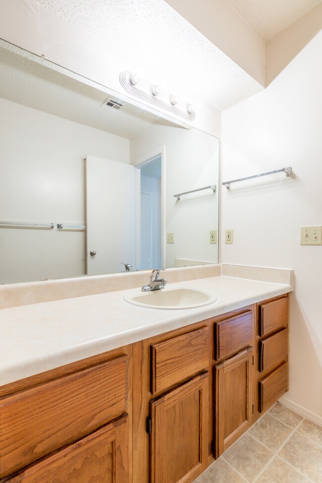 Waterford Place Apartments & Townhomes 1120011220 W 108th St