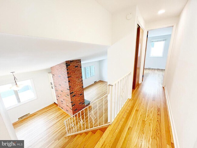 Building Photo - 450 Linden Ave