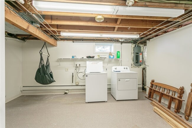 Building Photo - 6776 Ann Lee Dr