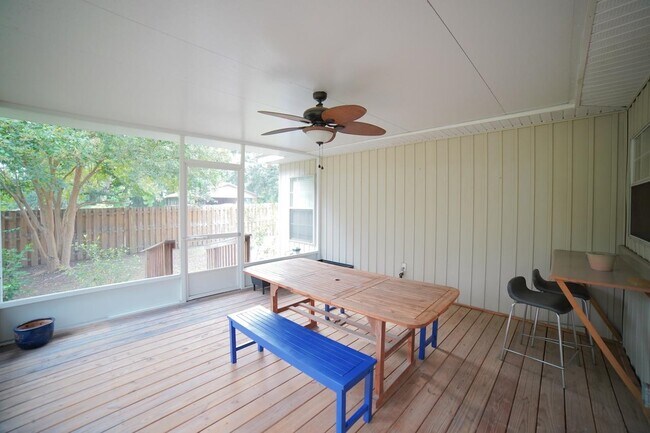 Building Photo - 2400 Tippecanoe Ridge