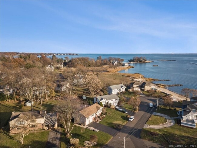 Building Photo - 98 Soundview Dr