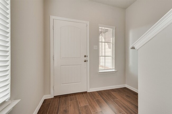 Building Photo - 1532 Twin Frks Dr