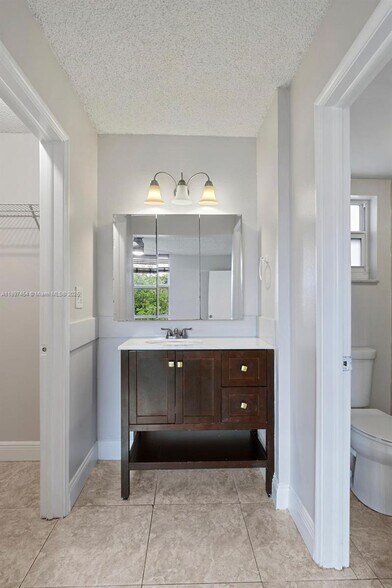 Building Photo - 9451 Evergreen Pl