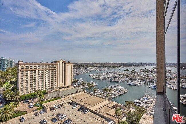 Building Photo - 4337 Marina City Dr