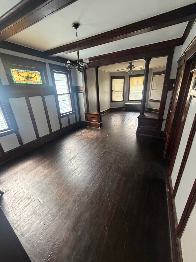 Building Photo - 825 Myrtle Ave
