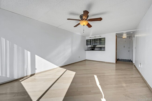 Building Photo - 703 Pelham Rd