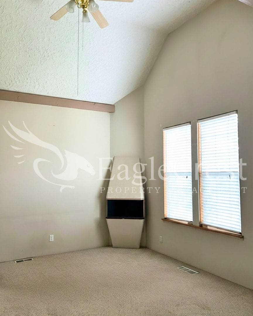 Building Photo - Charming 3BR Home with Spacious Yard & Bonus Living Space